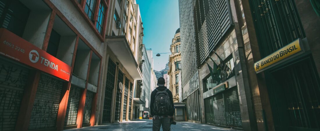 Dicas essenciais de segurança para viajar sozinho(a): Como se proteger sem perder a liberdade
