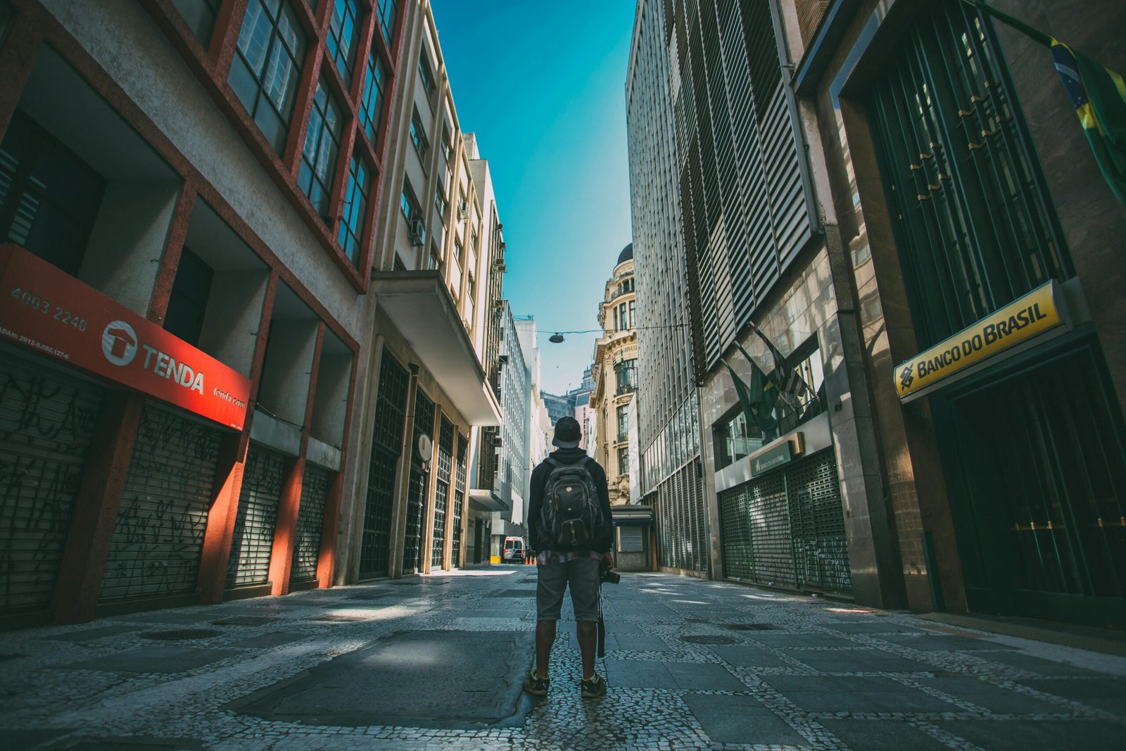 Dicas essenciais de segurança para viajar sozinho(a): Como se proteger sem perder a liberdade Dicas essenciais de segurança para viajar sozinho(a): Como se proteger sem perder a liberdade